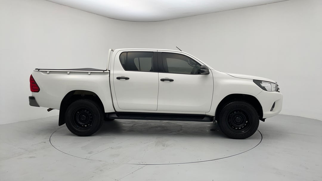 2017 Toyota Hilux Sr Hi-rider, Automatic, 98988 km, Right Side View