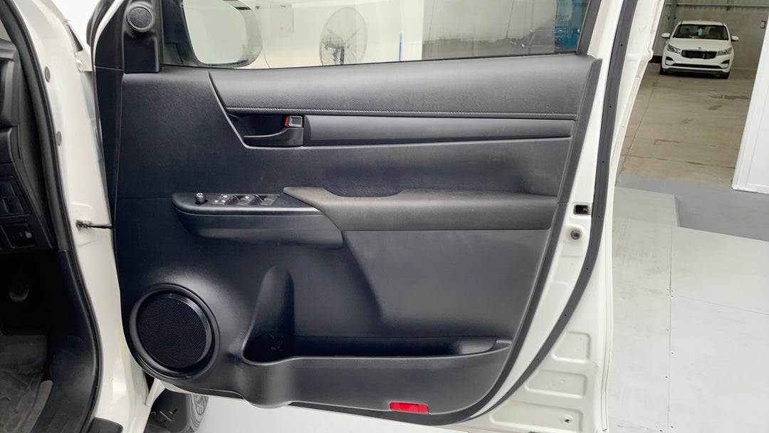 2017 Toyota Hilux Sr Hi-rider, Automatic, 98988 km, Driver Side Door Card