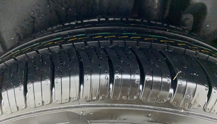 2014 Maruti Ertiga ZDI, Diesel, Manual, 66,575 km, Left Rear Tyre Tread