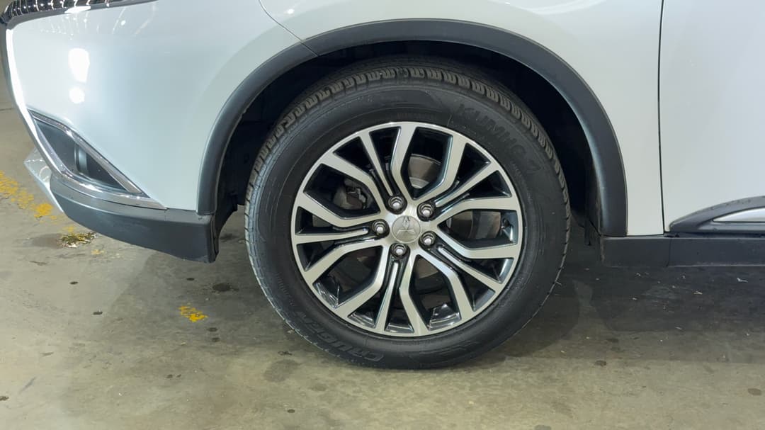 2016 Mitsubishi Outlander Ls (4x4), Automatic, 93604 km, Left Front Wheel