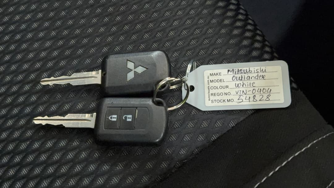 2016 Mitsubishi Outlander Ls (4x4), Automatic, 93604 km, Key Close-up