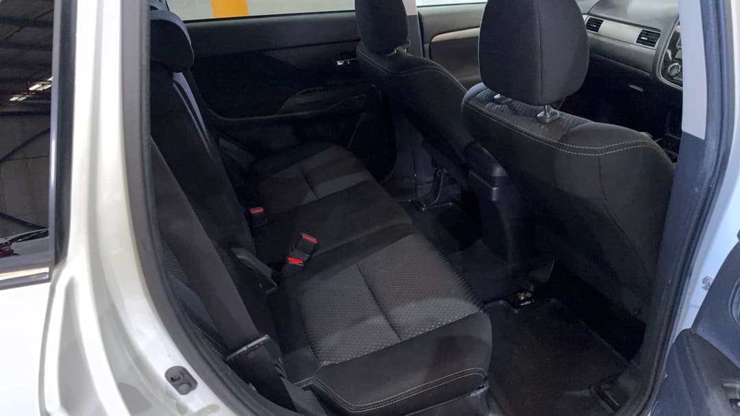 2016 Mitsubishi Outlander Ls (4x4), Automatic, 93604 km, Right Side Rear Door Cabin View