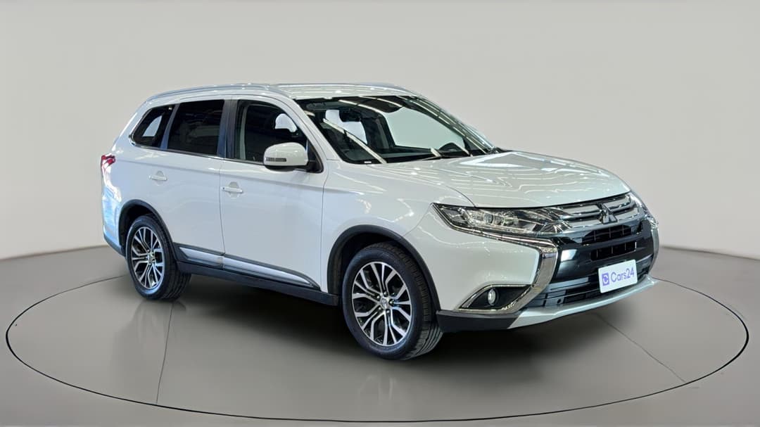 2016 Mitsubishi Outlander Ls (4x4), Automatic, 93604 km, Right Front Diagonal (45- Degree) View