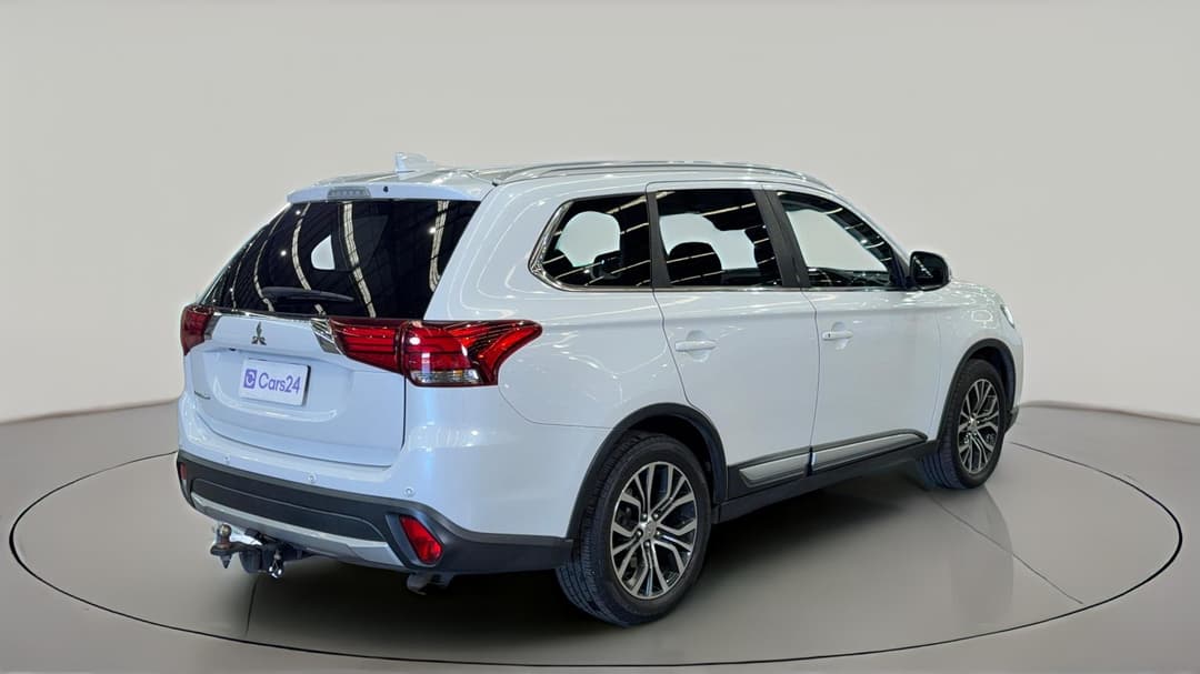 2016 Mitsubishi Outlander Ls (4x4), Automatic, 93604 km, Right Back Diagonal (45- Degree) View