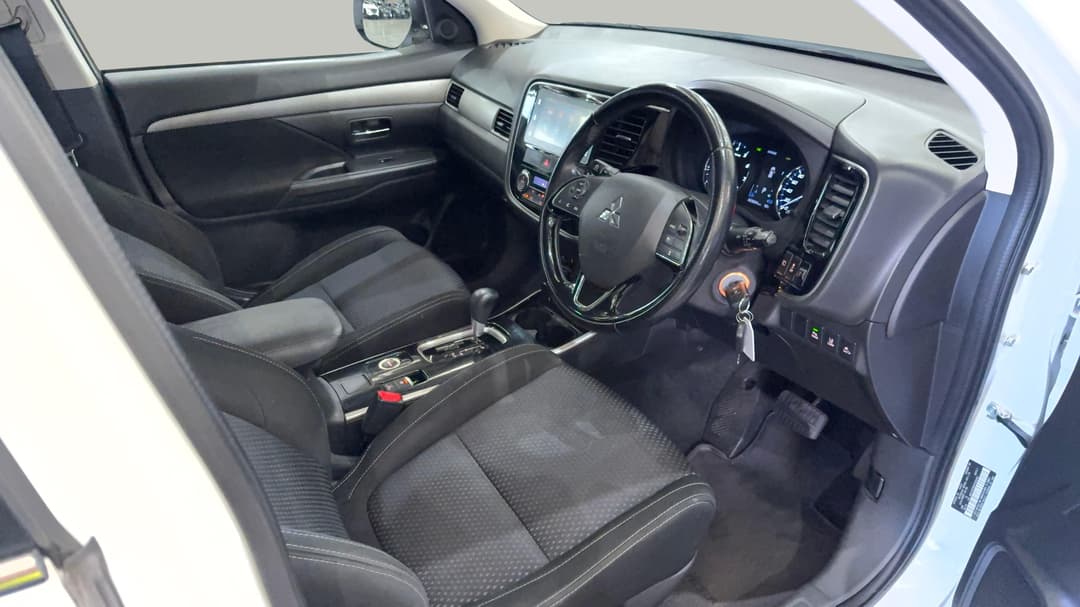 2016 Mitsubishi Outlander Ls (4x4), Automatic, 93604 km, Right Side Front Door Cabin View