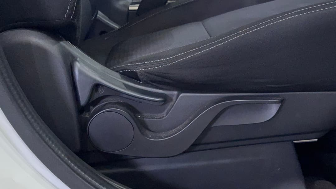 2016 Mitsubishi Outlander Ls (4x4), Automatic, 93604 km, Drivers Side Adjustment Panel