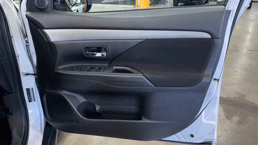 2016 Mitsubishi Outlander Ls (4x4), Automatic, 93604 km, Speaker View