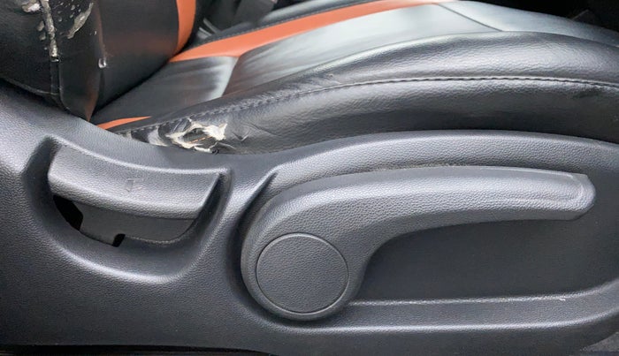 2017 Hyundai i20 Active 1.2 S, Petrol, Manual, 19,119 km, Driver Side Adjustment Panel