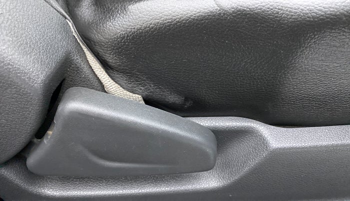 2016 Renault Kwid RXT, Petrol, Manual, 60,749 km, Driver Side Adjustment Panel