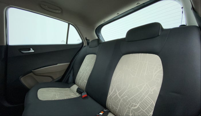 2016 Hyundai Grand i10 SPORTZ 1.2 KAPPA VTVT, Petrol, Manual, 31,348 km, Right Side Rear Door Cabin