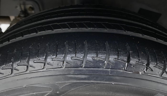 2016 Hyundai Grand i10 SPORTZ 1.2 KAPPA VTVT, Petrol, Manual, 31,348 km, Right Rear Tyre Tread
