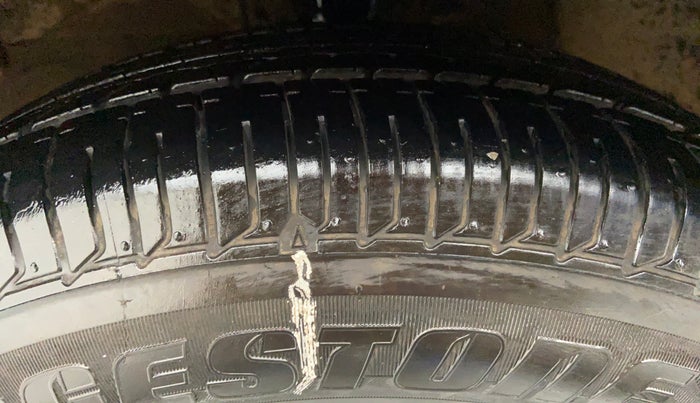 2015 Hyundai i10 SPORTZ 1.1 IRDE2, Petrol, Manual, 36,702 km, Left Front Tyre Tread