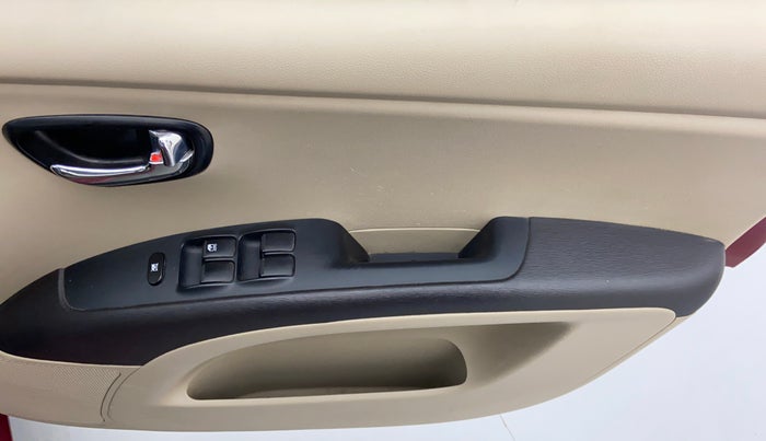 2015 Hyundai i10 SPORTZ 1.1 IRDE2, Petrol, Manual, 36,702 km, Driver Side Door Panels Control