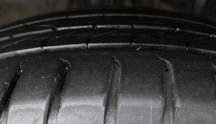 2015 Honda City V MT DIESEL, Diesel, Manual, 80,874 km, Right Front Tyre Tread