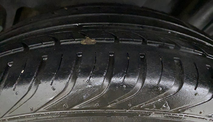 2015 Skoda Rapid 1.5 TDI MT AMBITION, Diesel, Manual, 58,131 km, Left Front Tyre Tread