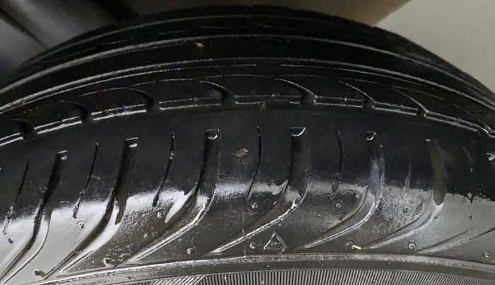 2015 Skoda Rapid 1.5 TDI MT AMBITION, Diesel, Manual, 58,131 km, Right Rear Tyre Tread