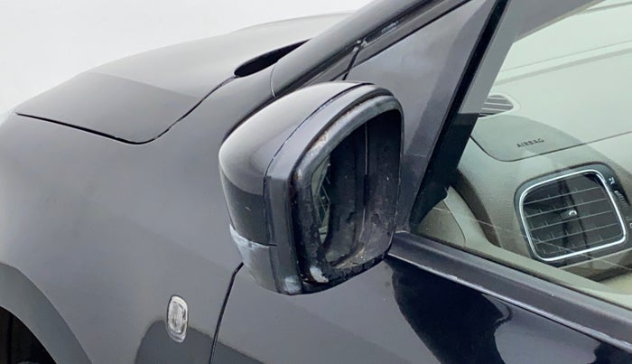 2015 Skoda Rapid 1.5 TDI MT AMBITION, Diesel, Manual, 58,131 km, Left rear-view mirror - ORVM switch has minor damage