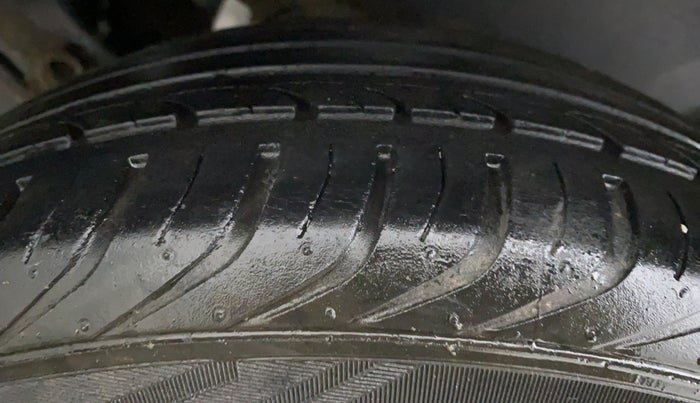 2015 Skoda Rapid 1.5 TDI MT AMBITION, Diesel, Manual, 58,131 km, Left Rear Tyre Tread
