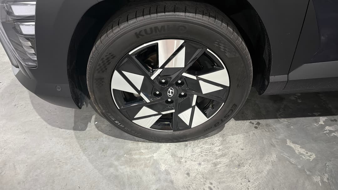 2024 Hyundai Kona Premium, Automatic, 45931 km, Left Front Wheel
