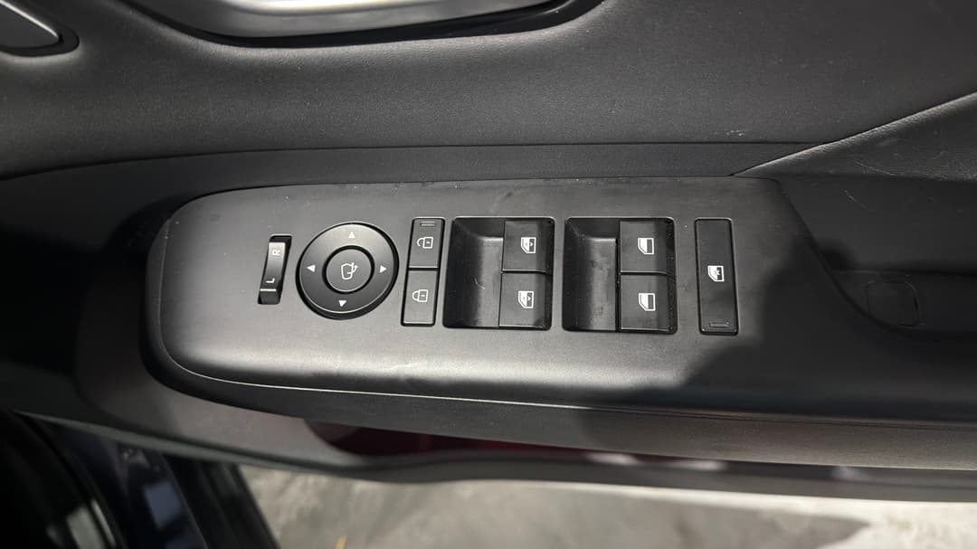 2024 Hyundai Kona Premium, Automatic, 45931 km, Drivers Side Door Panel Controls