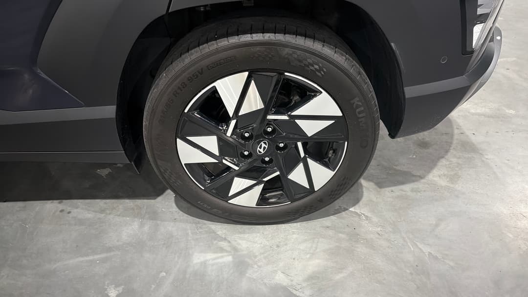 2024 Hyundai Kona Premium, Automatic, 45931 km, Left Rear Wheel