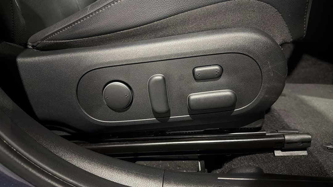2024 Hyundai Kona Premium, Automatic, 45931 km, Drivers Side Adjustment Panel