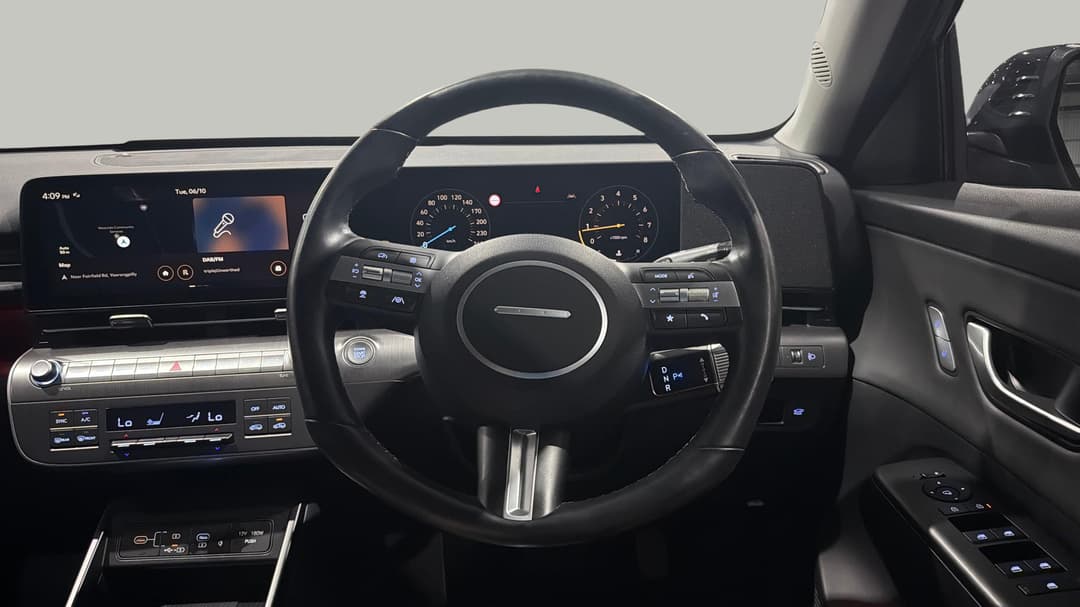 2024 Hyundai Kona Premium, Automatic, 45931 km, Steering Wheel Close-up
