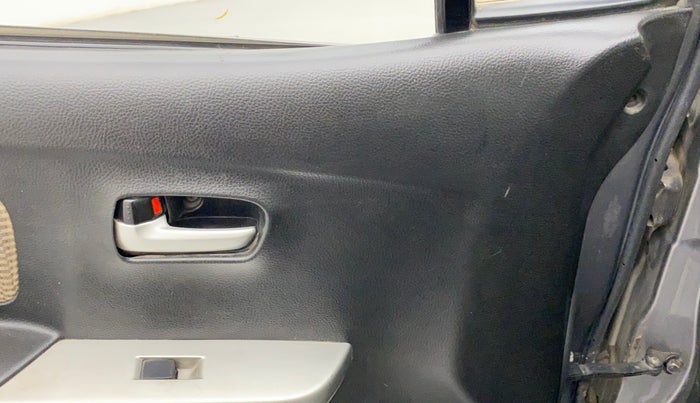 2017 Maruti Wagon R 1.0 LXI CNG, CNG, Manual, 55,367 km, Front passenger door - Trim has minor damage