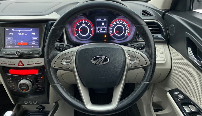 2019 Mahindra XUV300 W8 (O) DIESEL  AT, Diesel, Automatic, 54,795 km, Steering Wheel Close Up