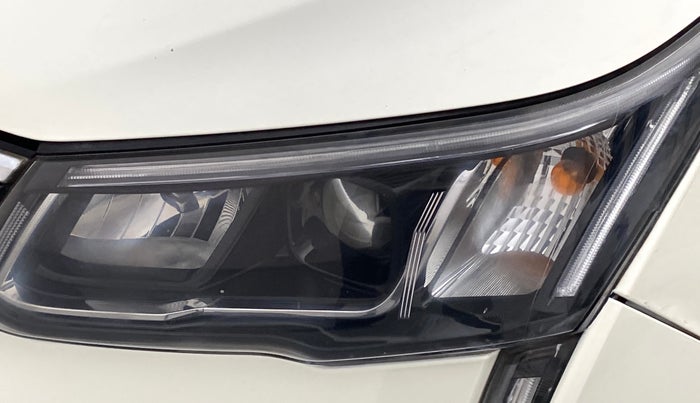 2019 Mahindra XUV300 W8 (O) DIESEL  AT, Diesel, Automatic, 54,795 km, Left headlight - Daytime running light not functional