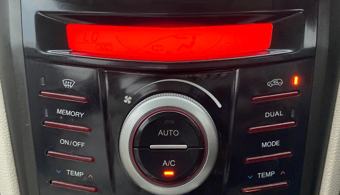 2019 Mahindra XUV300 W8 (O) DIESEL  AT, Diesel, Automatic, 54,795 km, Multi-Zone Climate Control
