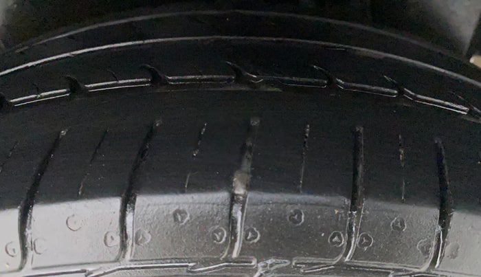2021 Maruti Ciaz ZETA 1.5 SHVS MT PETROL, Petrol, Manual, 32,694 km, Left Rear Tyre Tread