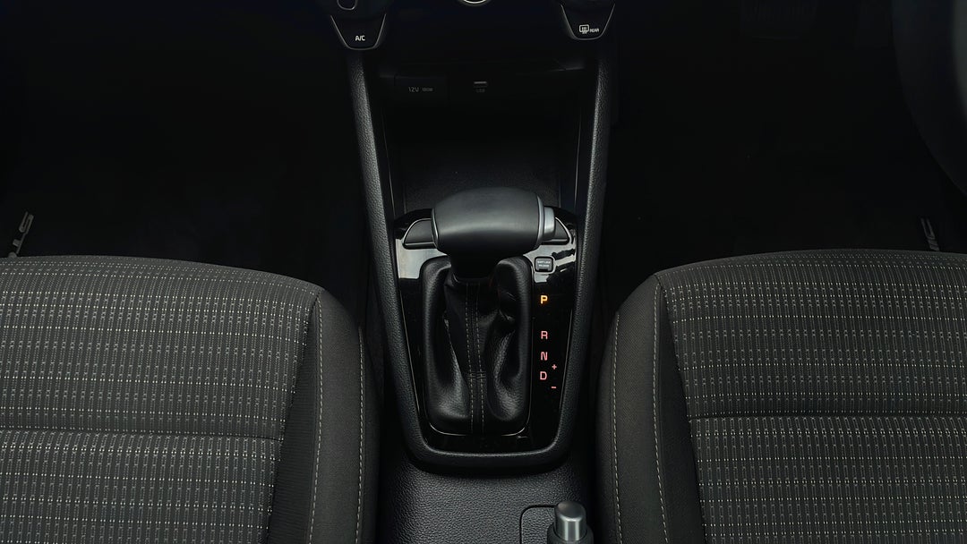 2021 Kia Stonic Sport, Automatic, 15819 km, Gear Lever 