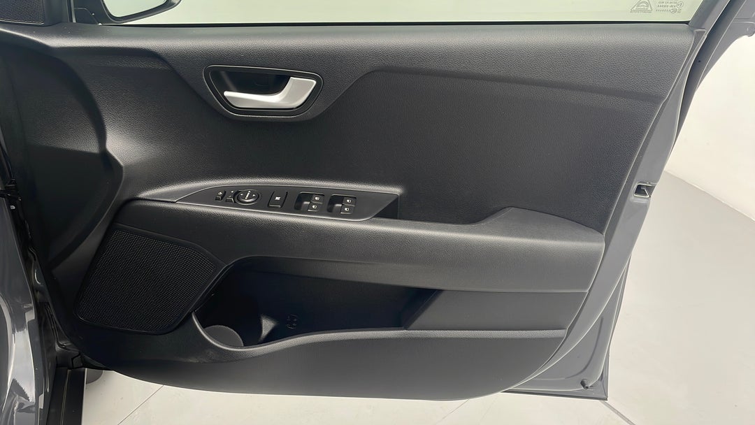 2021 Kia Stonic Sport, Automatic, 15819 km, Speaker View