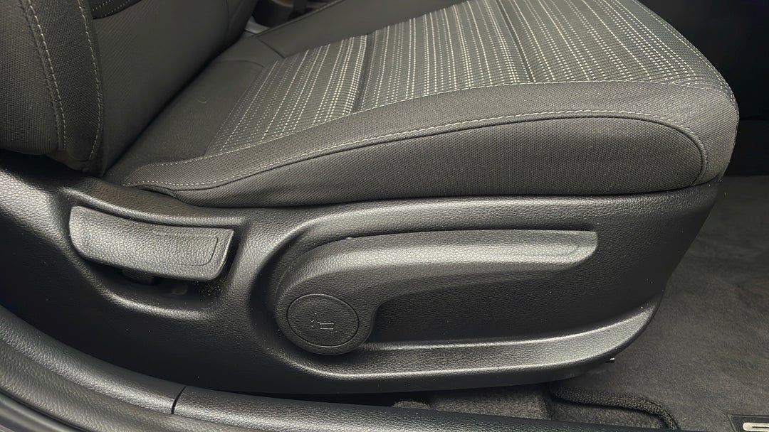 2021 Kia Stonic Sport, Automatic, 15819 km, Drivers Side Adjustment Panel