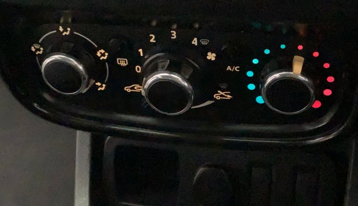 2015 Renault Duster RXL PETROL, Petrol, Manual, 32,485 km, AC Unit - Directional switch has minor damage