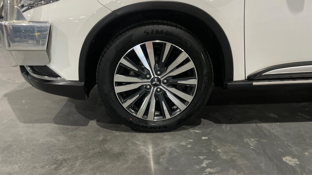 2020 Mitsubishi Outlander Ls 7 Seat (AWD), Automatic, 126791 km, Left Front Wheel