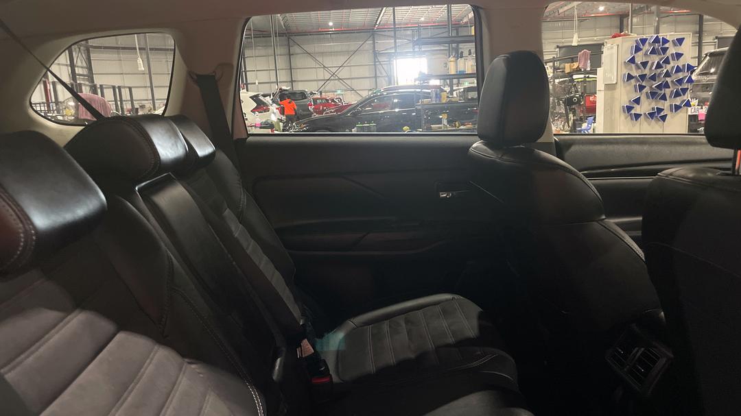 2020 Mitsubishi Outlander Ls 7 Seat (AWD), Automatic, 126791 km, Right Side Rear Door Cabin View