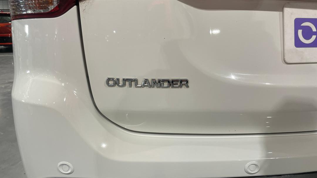 2020 Mitsubishi Outlander Ls 7 Seat (AWD), Automatic, 126791 km, Badge (Boot Left Side)