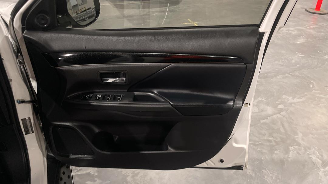 2020 Mitsubishi Outlander Ls 7 Seat (AWD), Automatic, 126791 km, Speaker View