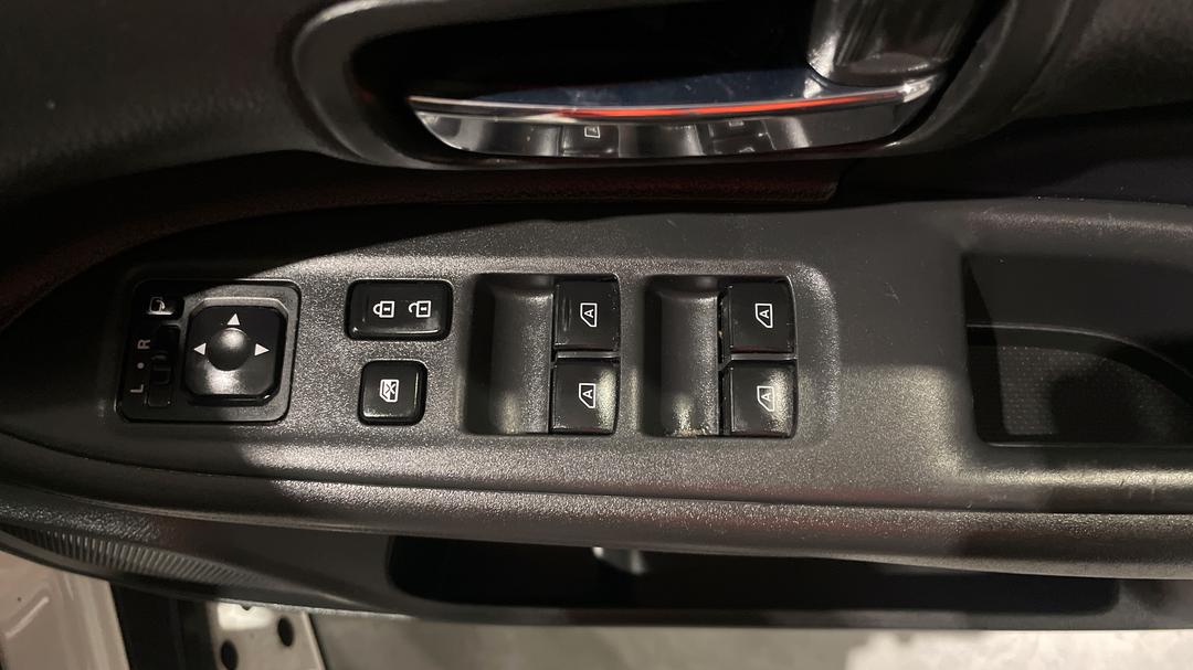 2020 Mitsubishi Outlander Ls 7 Seat (AWD), Automatic, 126791 km, Drivers Side Door Panel Controls