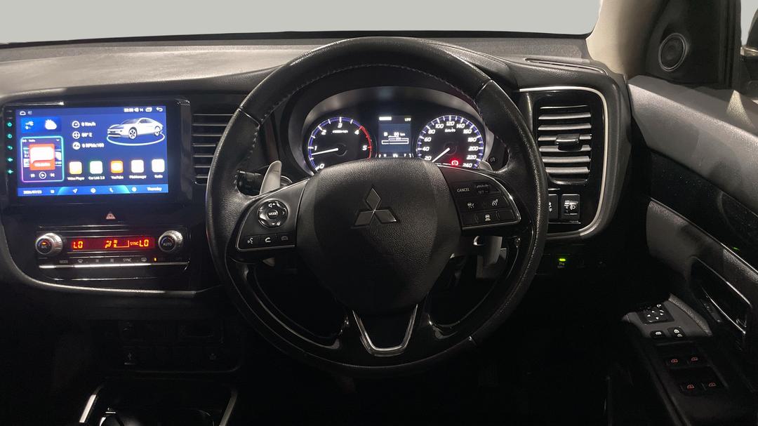2020 Mitsubishi Outlander Ls 7 Seat (AWD), Automatic, 126791 km, Steering Wheel Close-up