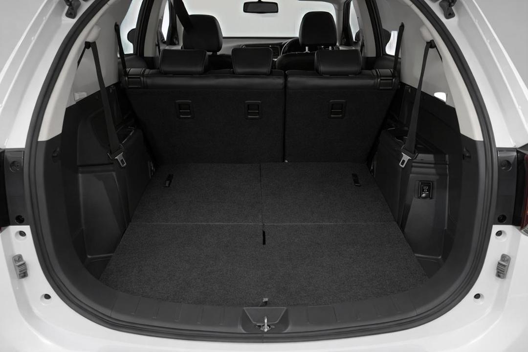 2020 Mitsubishi Outlander Ls 7 Seat (AWD), Automatic, 126791 km, Boot Inside View