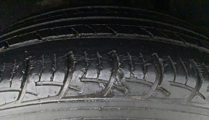 2016 Maruti Baleno DELTA PETROL 1.2, Petrol, Manual, 50,614 km, Right Front Tyre Tread
