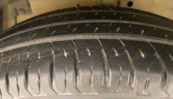 2012 Maruti Swift VXI, Petrol, Manual, 78,622 km, Left Front Tyre Tread
