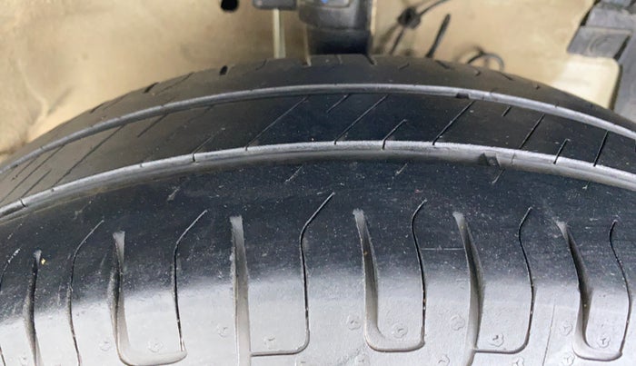 2017 Maruti Swift VDI, Diesel, Manual, 97,709 km, Right Front Tyre Tread