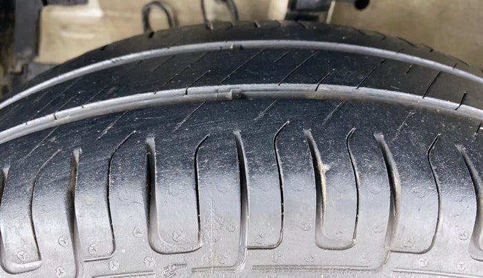 2017 Maruti Swift VDI, Diesel, Manual, 97,709 km, Left Front Tyre Tread