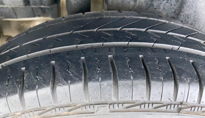 2017 Maruti Swift VDI, Diesel, Manual, 97,709 km, Right Rear Tyre Tread