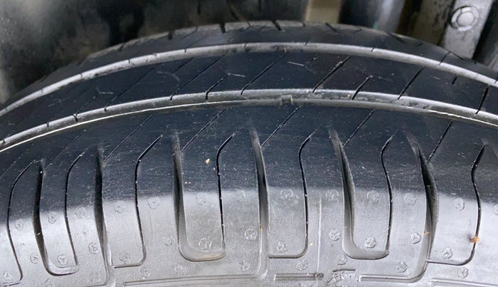 2017 Maruti Swift VDI, Diesel, Manual, 97,709 km, Left Rear Tyre Tread