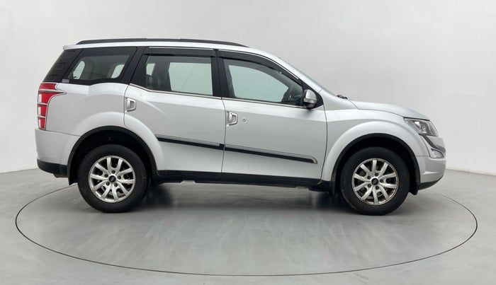 2018 Mahindra XUV500 W10 AT, Diesel, Automatic, 31,558 km, Right Side View